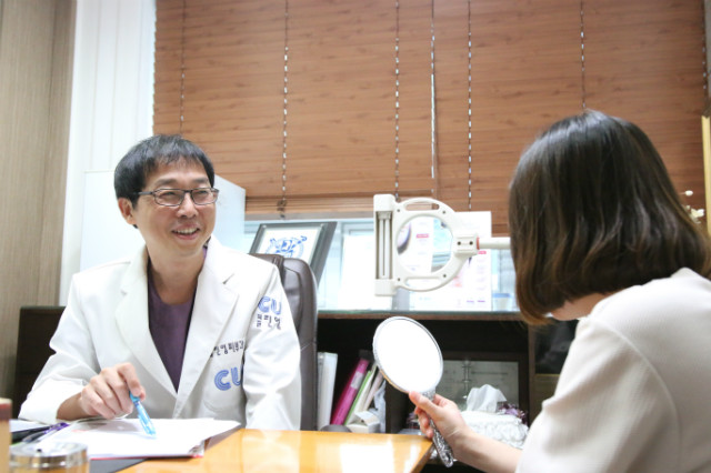 삼성점 김희중 원장님 상담.JPG